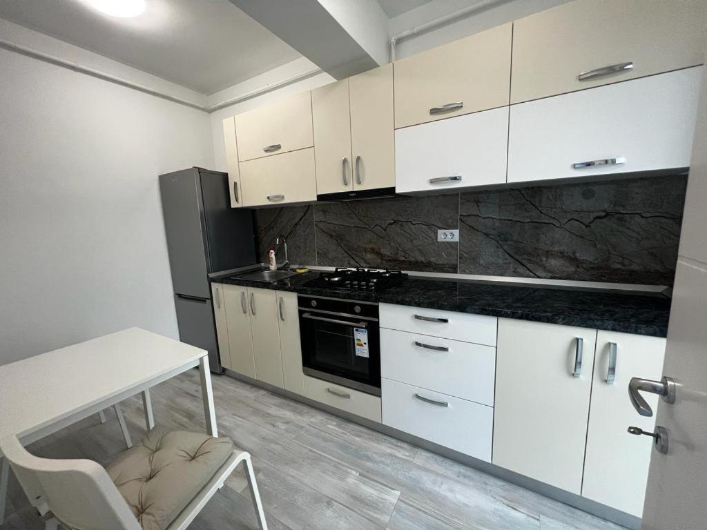 Cozy Accommodation Central City - Iasi Buitenkant foto